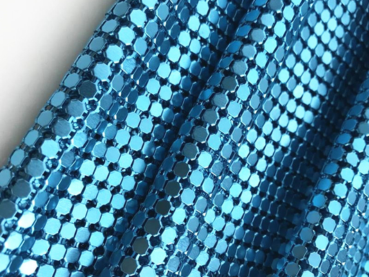 Màu xanh lam sáng bóng nhôm Oem kim loại Sequin Mesh Chuỗi thư Vải kim loại Sequin Khăn trải bàn